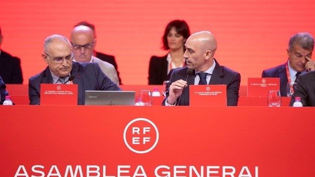 La Asamblea de la RFEF respalda a Rubiales y aprueba su nuevo sueldo