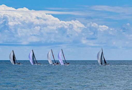 «Teamwork» y «Ageas - Team Baie de Saint-Brieuc» lideran de la Sardinha Cup al paso por cabo Villano