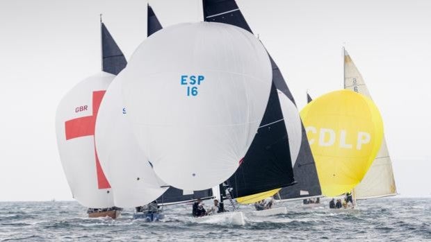 «Astrée III» y «Momo», líderes del Xacobeo 6mR Worlds