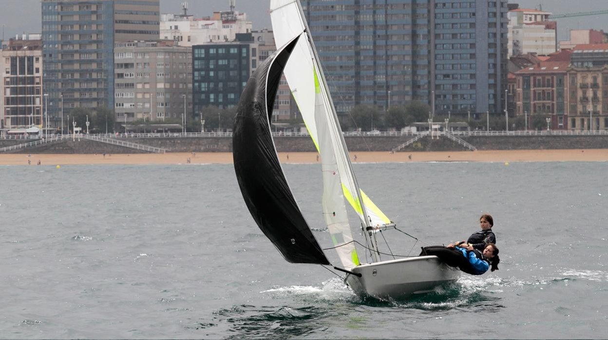 José Luis de la Rubia e Ignacio López en Snipe, primeros líderes del Trofeo de Verano de Snipe