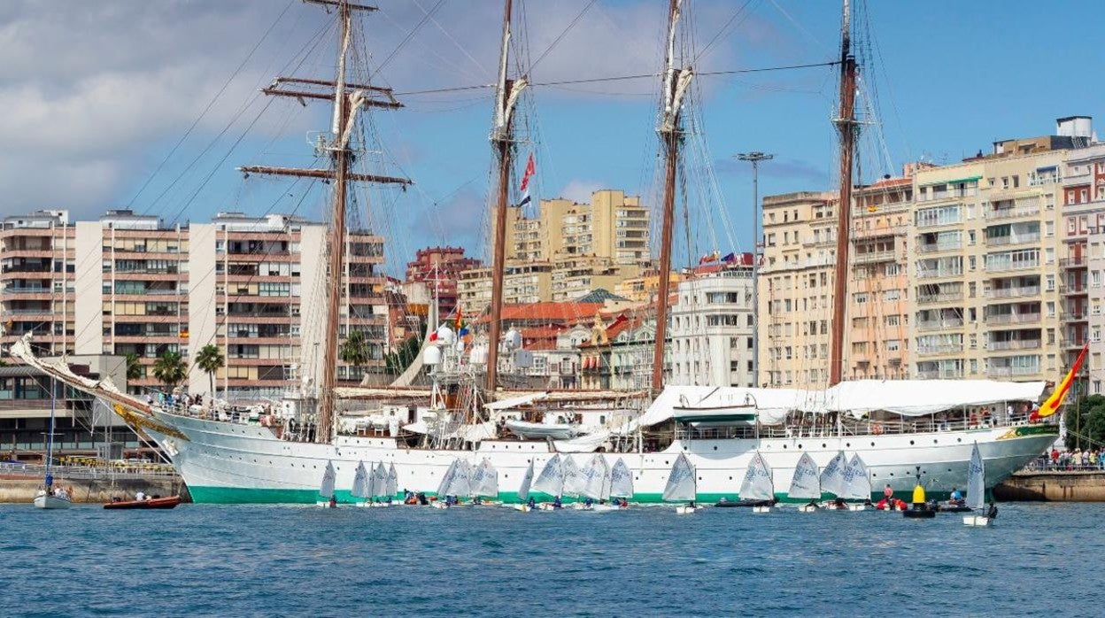 El homenaje de los jóvenes al Juan Sebastián de Elcano, broche de oro de la Semana Internacional