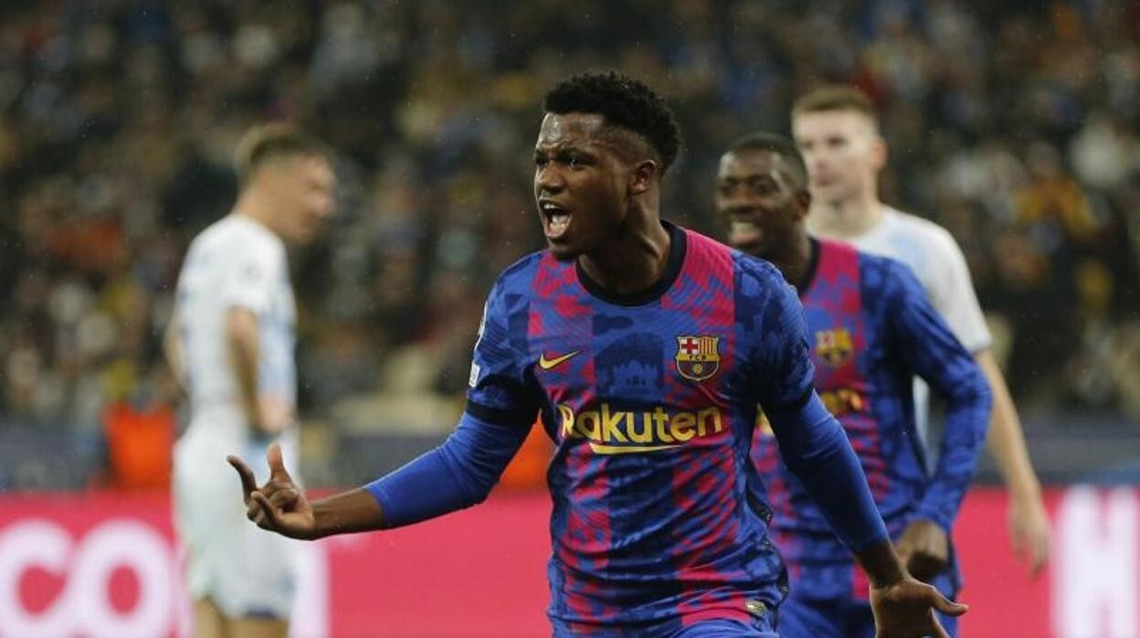Ansu Fati celebra un gol con el Barcelona