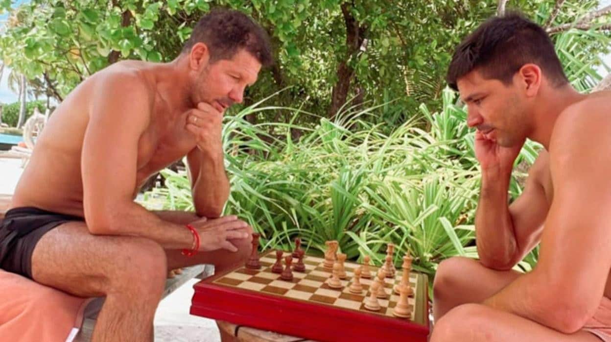 Simeone, viral por una peculiar partida de ajedrez
