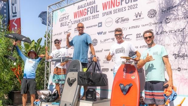 Gunnar Biniasch hace historia al ganar la primera copa de España de Wing Foil Race