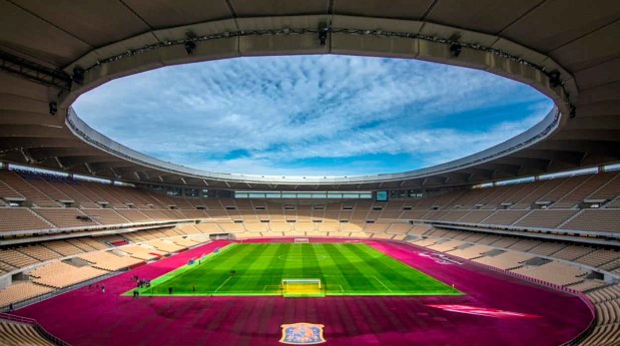 El estadio de la Cartuja, preparado para el cobijo de un partido de la selección española de fútbol