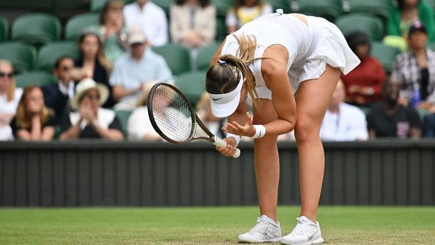 Paula Badosa, impotente ante Simona Halep, se despide de Wimbledon