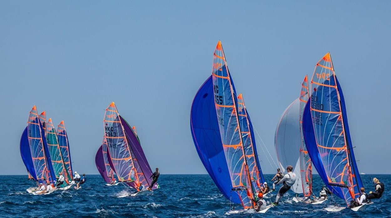 Yoel Hernández y Álvaro Alonso se colocan líderes del Mundial de 29er en El Balís