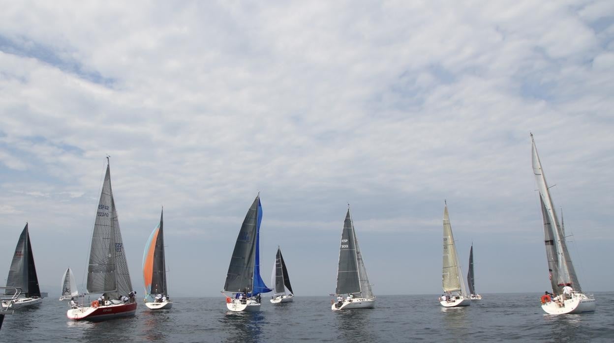 «Bullbox» y «Aizen» lideran sus clases tras el recorrido largo de la Regata del Cantábrico Getxo-Gijón