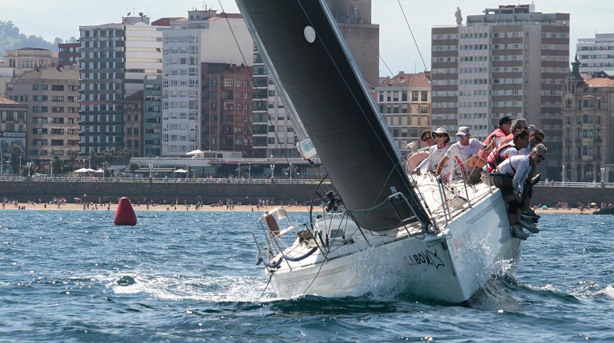 El «BullBox», de Luis Noguera vencedor absoluto del Trofeo Villa de Gijón