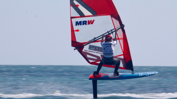 La windsurfista Blanca Alabau se convierte en la mujer más rápida del mundo en WindFoil en mar abierto