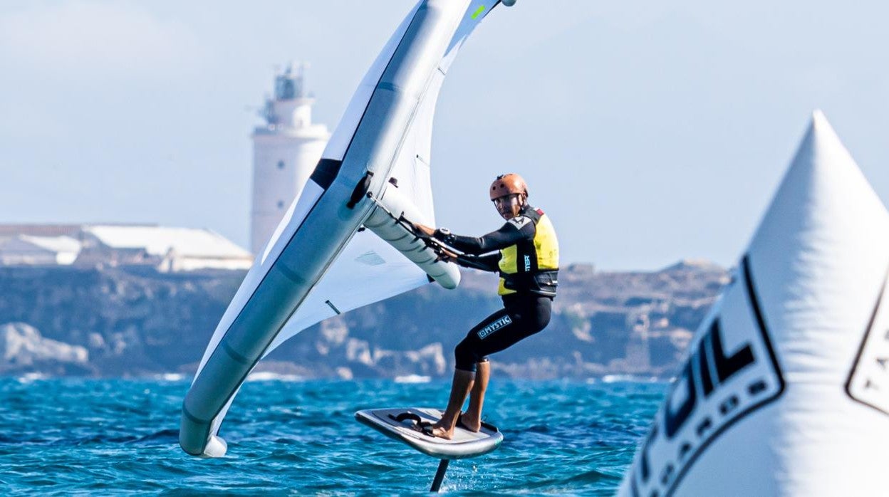 Gunnar Biniasch capitanea la flota el primer día de la Baleària WFSS 2022 Tarifa