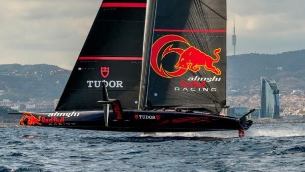 Intensa preparación y uso de 'drones' de seguimiento del Alinghi Red Bull Racing en Barcelona