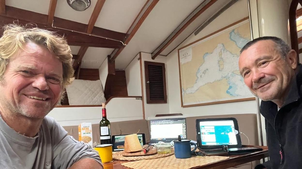 Alex Pella y Lalou Rocayrol están trabajando en el rutaje del «Arkema», que participa en la Ruta del Ron