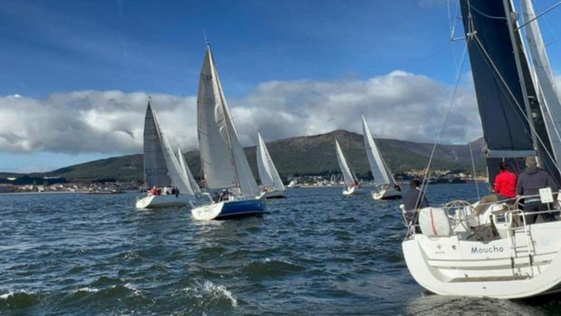 «Santanas», «Fixius» y «Orlando» dominan la primera etapa de la Liga de Cruceros Arousa 2023