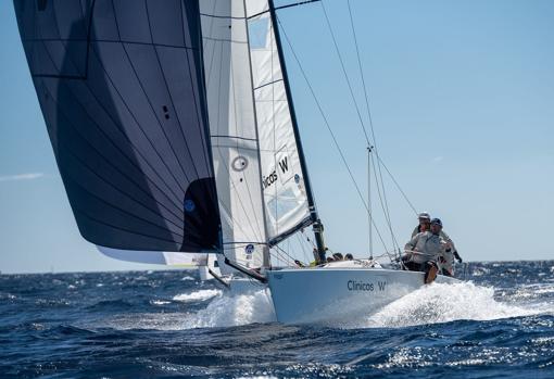 «Tenaz», «Noticia» y «Clínicas W», podio del penúltimo evento de las Barcelona Winter Series de J70