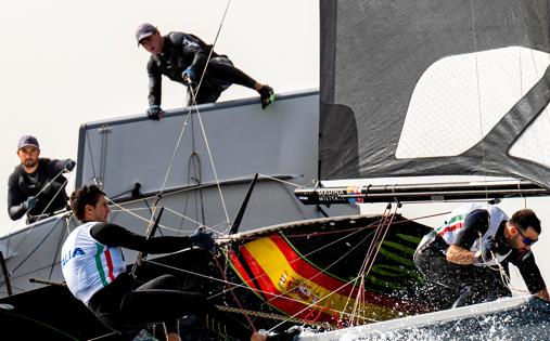 Jordi Xammar y Nora Brugman “surfean” al frente de la Lanzarote International Regatta y son los nuevos líderes de 470