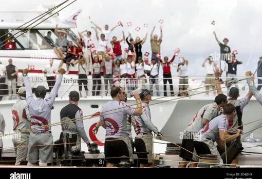 Veinte años de la victoria del Alinghi suizo, el equipo de un país sin mar