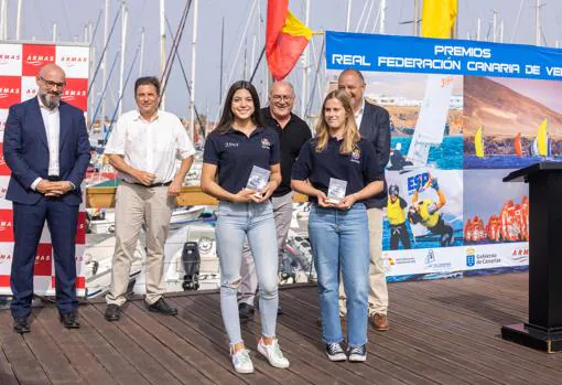 Las gemelas Ruano y las hermanas Caba reciben los Premios Real Federación Canaria de Vela
