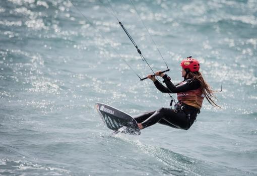 El Dorsia Covirán ficha a Gisela Pulido, diez veces campeona del mundo de Kitesurf