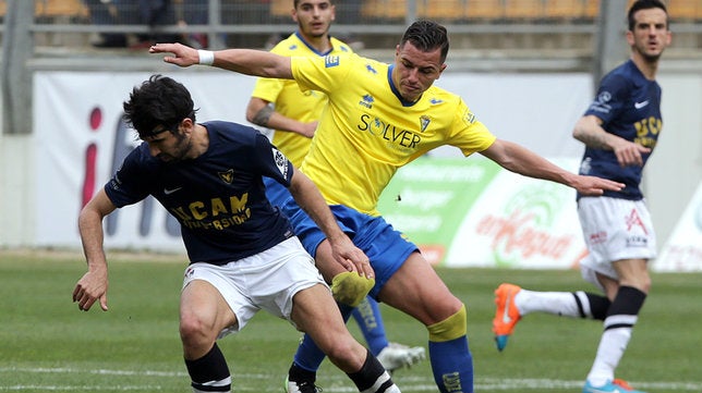 Con la mirada puesta en el derbi La Hoya-UCAM