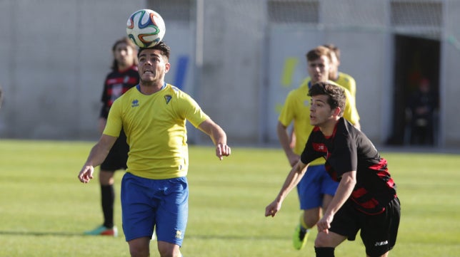 El Cádiz B afronta su primera final ante el colista