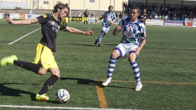 Manu Sánchez vuelve al Cádiz CF B tras su paso por El Ejido