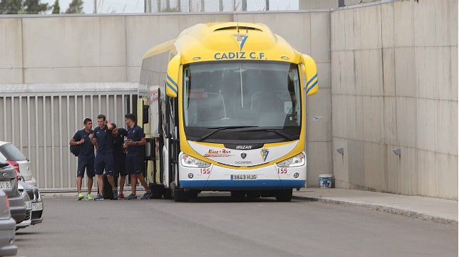 El Cádiz CF regresa de Alicante bajo un secretismo exagerado