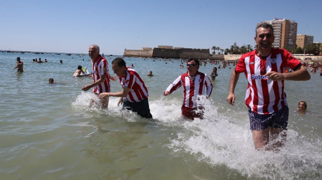 La afición bilbaína toma La Caleta