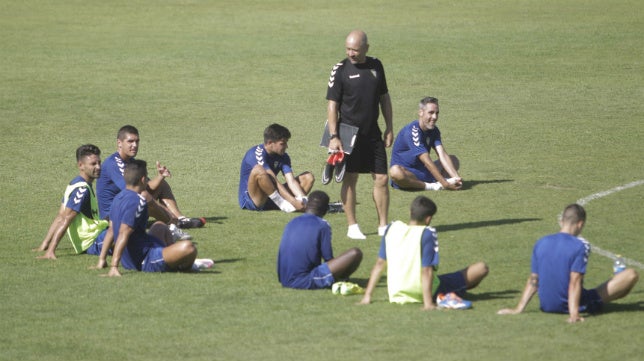 El Cádiz CF podría empezar la Liga sin laterales derechos