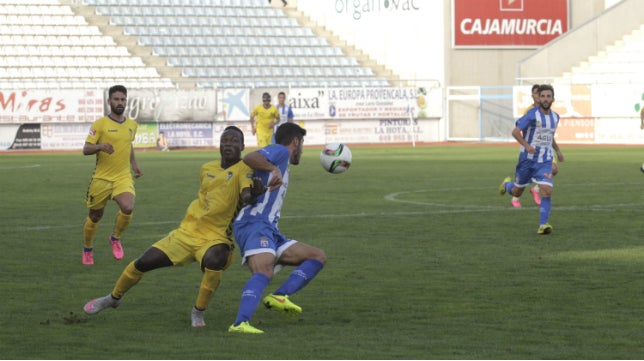 La Hoya Lorca-Cádiz CF (1-1): A punto de ganar, a punto de perder