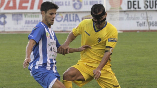 Uno a uno: Josete se reivindica en la zaga del Cádiz CF