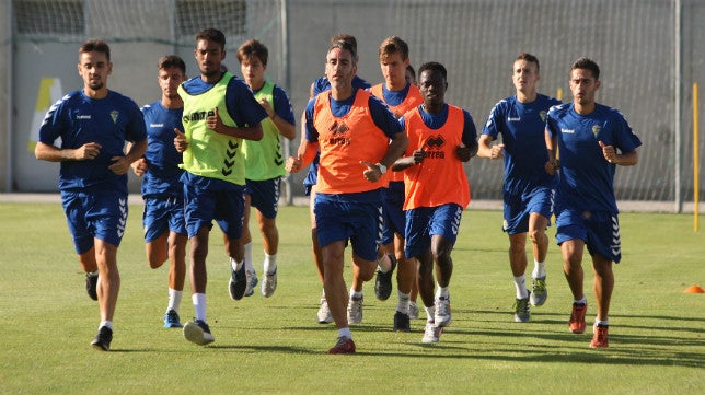 Cádiz CF-Real Murcia (PREVIA) Lucha de gallos en un gran corral