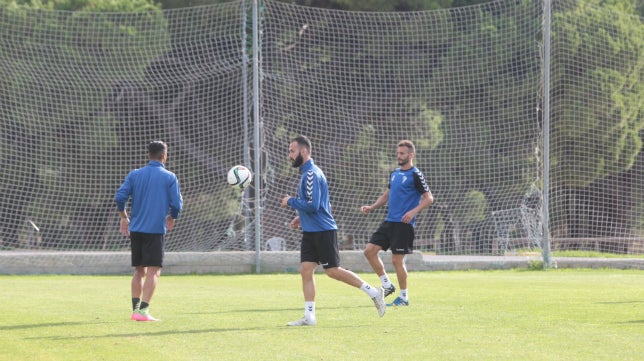 Toda la plantilla del Cádiz CF lista para el domingo, excepto el lesionado Juanjo