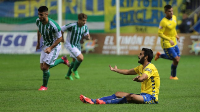 Cádiz CF-Betis B (0-0): El farolillo enciende la alarma