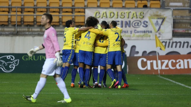 Cádiz CF-Jumilla (5-0): El Jumilla le echa una mano al Cádiz CF