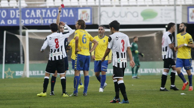 El Cádiz CF recurirrá la primera tarjeta a David Sánchez