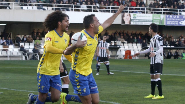 El debut de Migue González con el Cádiz CF, parecido al de Juanma Delgado