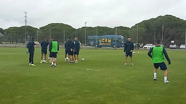 Un UCAM con bajas entrena en El Rosal