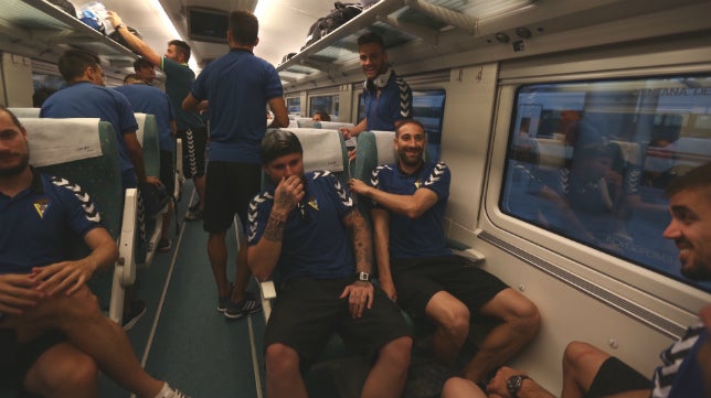 El Cádiz CF parte rumbo a Madrid, donde entrenará en Las Rozas