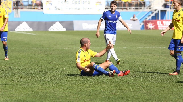 Cádiz CF-Oviedo (0-2) En la playa se estaba mejor