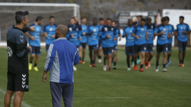 CD Tenerife: Martí también tira de estrategia