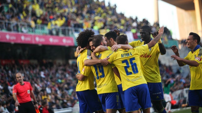 El Cádiz CF ya es cuarto a tres puntos del ascenso directo