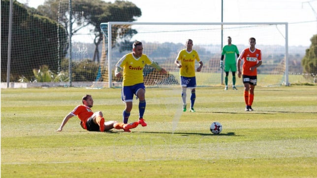 El Cádiz CF cayó en El Rosal ante el Lausanne (0-1)