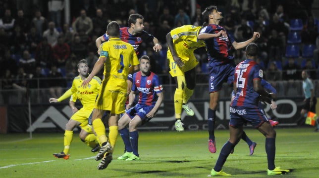 El Cádiz CF no suelta la quinta plaza