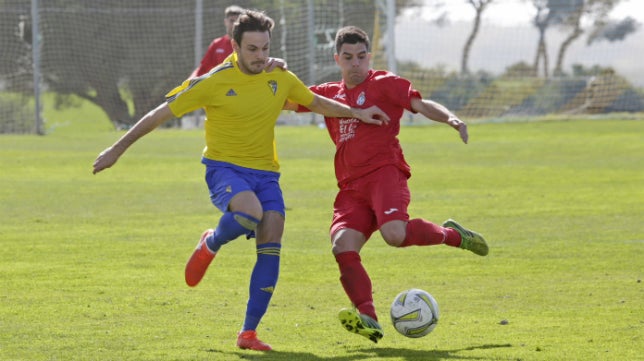 Cádiz CF B-Salerm Puente Genil: El retorno a Tercera se pone en juego en El Rosal