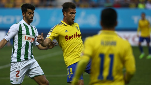 Cádiz CF-Córdoba CF (1-1): El viento frena al Cádiz