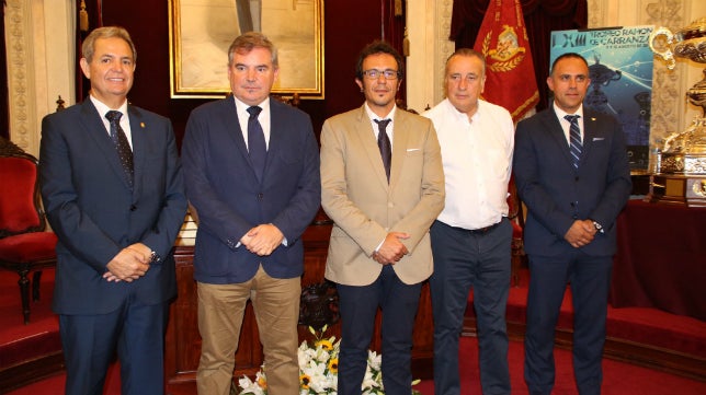 Pistoletazo de salida al Trofeo Carranza en el Ayuntamiento