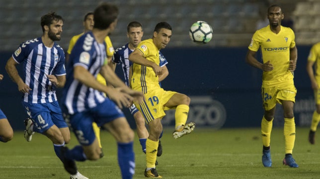 El Numancia no baja el pistón y se despega del Cádiz CF