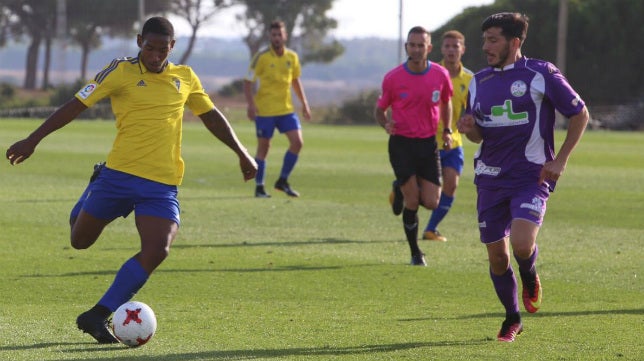 El Cádiz B vuelve a ser líder tras vencer con autoridad al Ciudad de Lucena