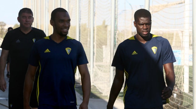 Media docena de bajas para recibir al Barça B